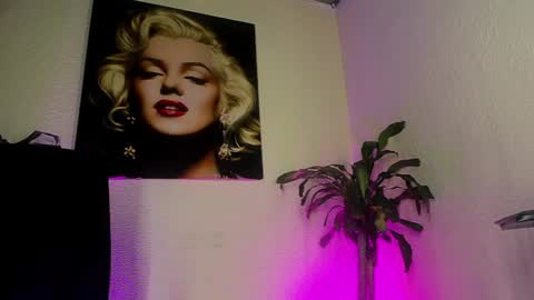 miss_isa19 online show from June 14, 7:59 pm