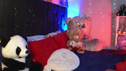 Sophie Cardenas ..... independent model online show from January 7, 2:43 am