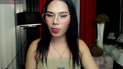 misstrishontop online show from January 10, 8:29 am