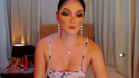 Leah online show from December 8, 4:55 am