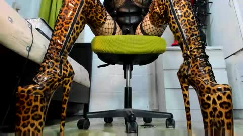 Tiffany online show from April 3, 2:32 am