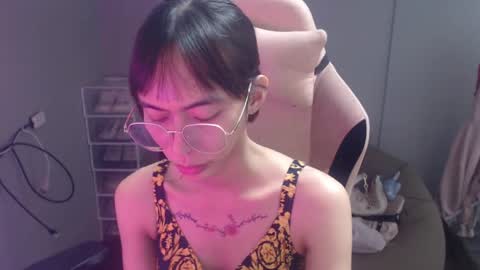 ELYSE A SIMPLE GIRL online show from January 12, 1:05 pm