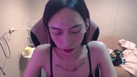 ELYSE A SIMPLE GIRL online show from February 15, 1:05 pm