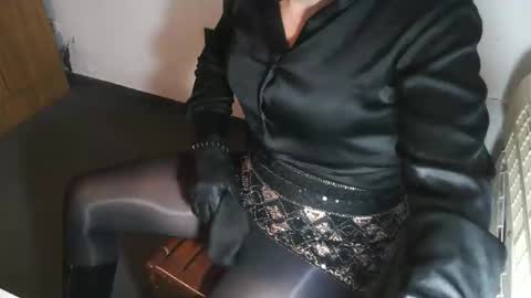 Snapshot of montero81 chatting on October 21, 8:32 pm Sabrina online show from October 21, 8:32 pm