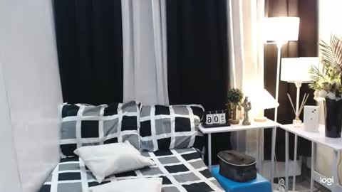 Ash online show from February 6, 10:21 pm