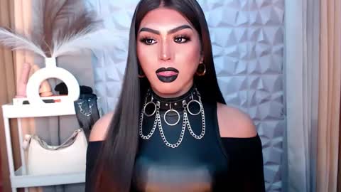 Snapshot of mysterious_diva chatting on October 21, 8:21 pm SUPPORT GODDESS TRISHA AND DONT FORGET TO FOLLOW ME online show from October 21, 8:21 pm