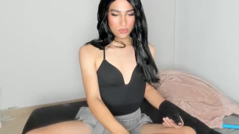 Naomi Moore online show from January 14, 2:08 am