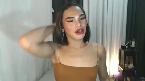 neomi online show from December 17, 11:38 am