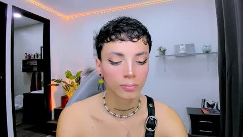 Snapshot of nilam217 chatting on October 2, 11:59 pm Nilam online show from October 2, 11:59 pm