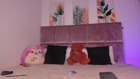 Sara  online show from May 5, 4:51 am