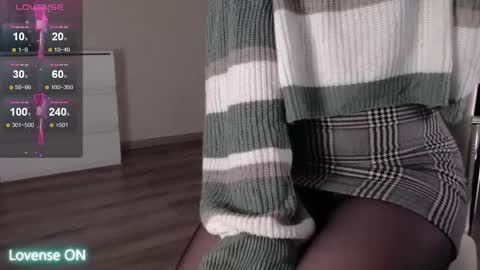 noelleneptune online show from December 14, 5:30 pm