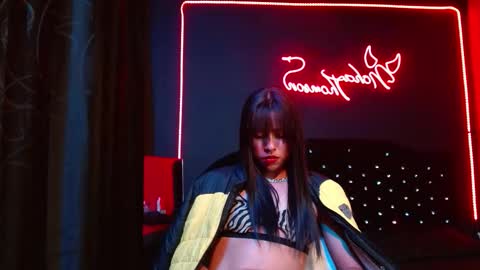 Noha Thomson online show from November 11, 1:29 am