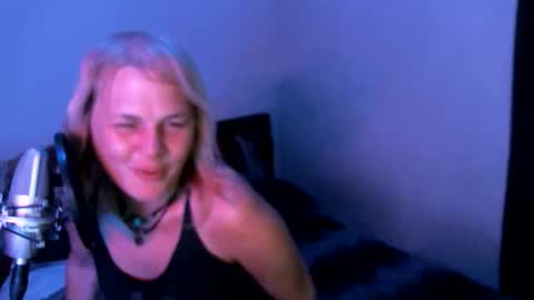 ohellesbells online show from June 6, 8:32 am
