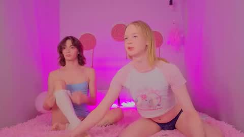 oliviaapink online show from January 12, 11:39 am