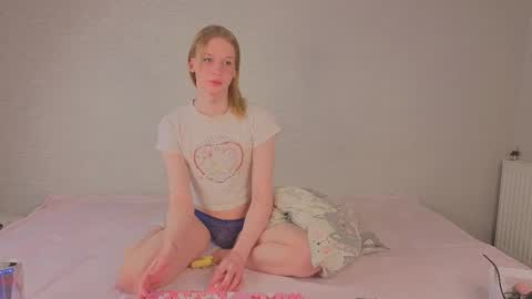 oliviaapink online show from March 2, 3:08 pm