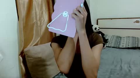 oliviaknightx online show from April 3, 4:05 pm