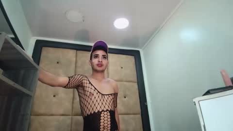 Snapshot of patrickxx_1 chatting on October 11, 12:24 am PatrickXX 1 online show from October 11, 12:24 am
