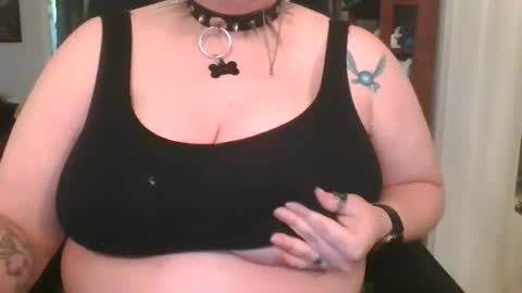 Snapshot of pavlovsfuckdog chatting on October 5, 4:17 pm pavlovsfuckdog online show from October 5, 4:17 pm