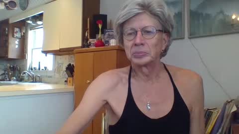 Snapshot of phillipa1023 chatting on February 20, 3:41 pm phillipa online show from February 20, 3:41 pm