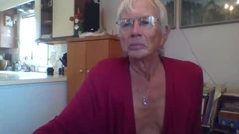 Snapshot of phillipa1023 chatting on October 29, 3:43 pm phillipa online show from October 29, 3:43 pm