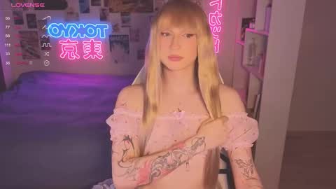 pinkvenom_ online show from September 14, 5:17 pm