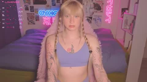 pinkvenom_ online show from September 30, 7:25 pm