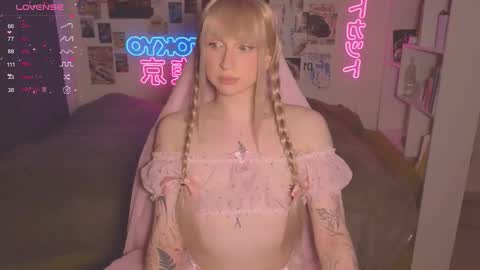 pinkvenom_ online show from October 5, 5:01 pm