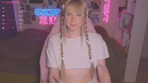 pinkvenom_ online show from October 9, 4:30 pm