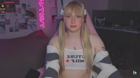 pinkvenom_ online show from March 24, 11:15 am