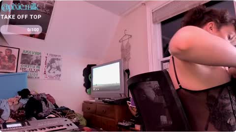 Snapshot of pixie_milk chatting on December 14, 6:02 am jae online show from December 14, 6:02 am