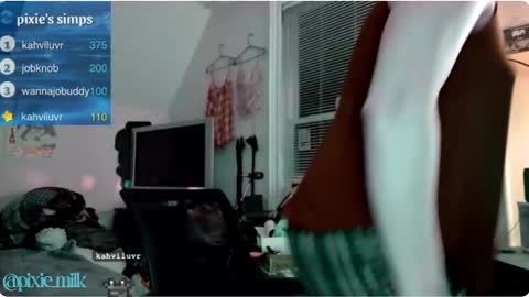 Snapshot of pixie_milk chatting on February 26, 2:37 am jae online show from February 26, 2:37 am