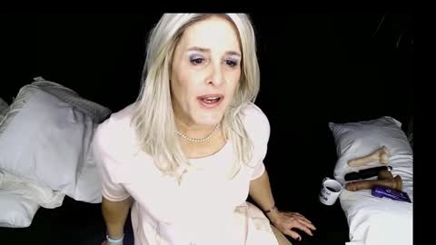 Snapshot of presentlysarah chatting on December 6, 5:36 am presentlysarah online show from December 6, 5:36 am