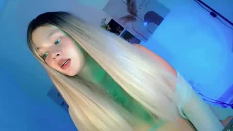 Flor online show from October 31, 10:40 pm