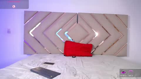 Snapshot of raven_foxter1 chatting on January 23, 8:24 pm RAVEN FOXTER online show from January 23, 8:24 pm