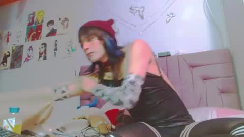 reiv_femboy online show from July 22, 4:16 am