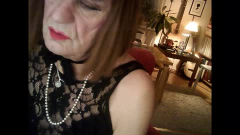 Snapshot of rosa_teevee chatting on December 18, 6:35 pm Tina online show from December 18, 6:35 pm