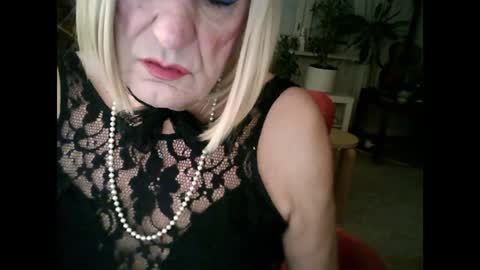 Snapshot of rosa_teevee chatting on February 3, 9:29 pm Tina online show from February 3, 9:29 pm