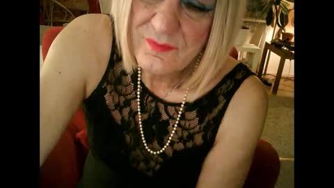 Snapshot of rosa_teevee chatting on February 20, 9:53 pm Tina online show from February 20, 9:53 pm