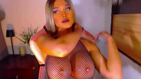 salsalita_claire online show from April 18, 7:58 pm