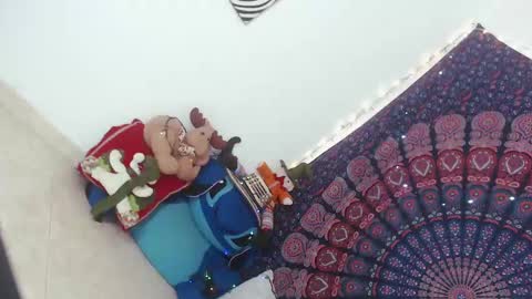 sanzjulie online show from December 16, 5:00 pm