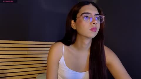 Sara online show from December 18, 8:25 pm