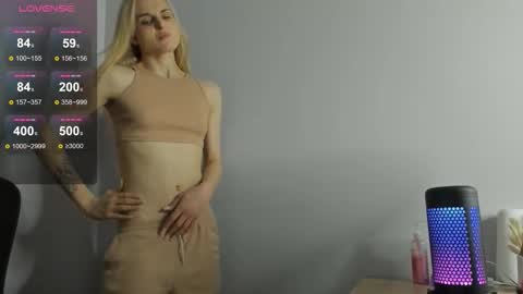 Sasha Vesmus online show from November 6, 8:31 pm