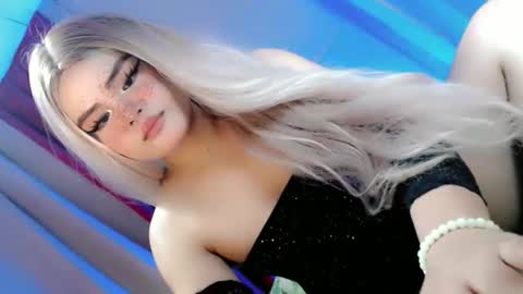 kwen online show from March 19, 6:08 pm