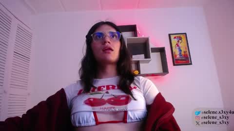 Selene help me with 50 thumbs up  online show from March 24, 11:32 pm