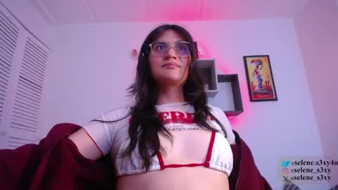 selene_s3xy online show from April 17, 10:22 pm
