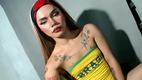 sexyhotbabe18 online show from March 27, 9:54 am