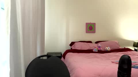 sherrisqs00 online show from April 18, 9:15 pm