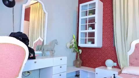 SinnaDark online show from April 15, 11:15 am