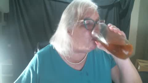 Snapshot of sissydianetx chatting on February 18, 12:37 am Sissy Diane online show from February 18, 12:37 am