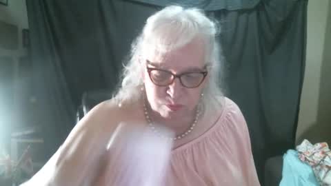 Snapshot of sissydianetx chatting on October 12, 12:29 pm Sissy Diane online show from October 12, 12:29 pm